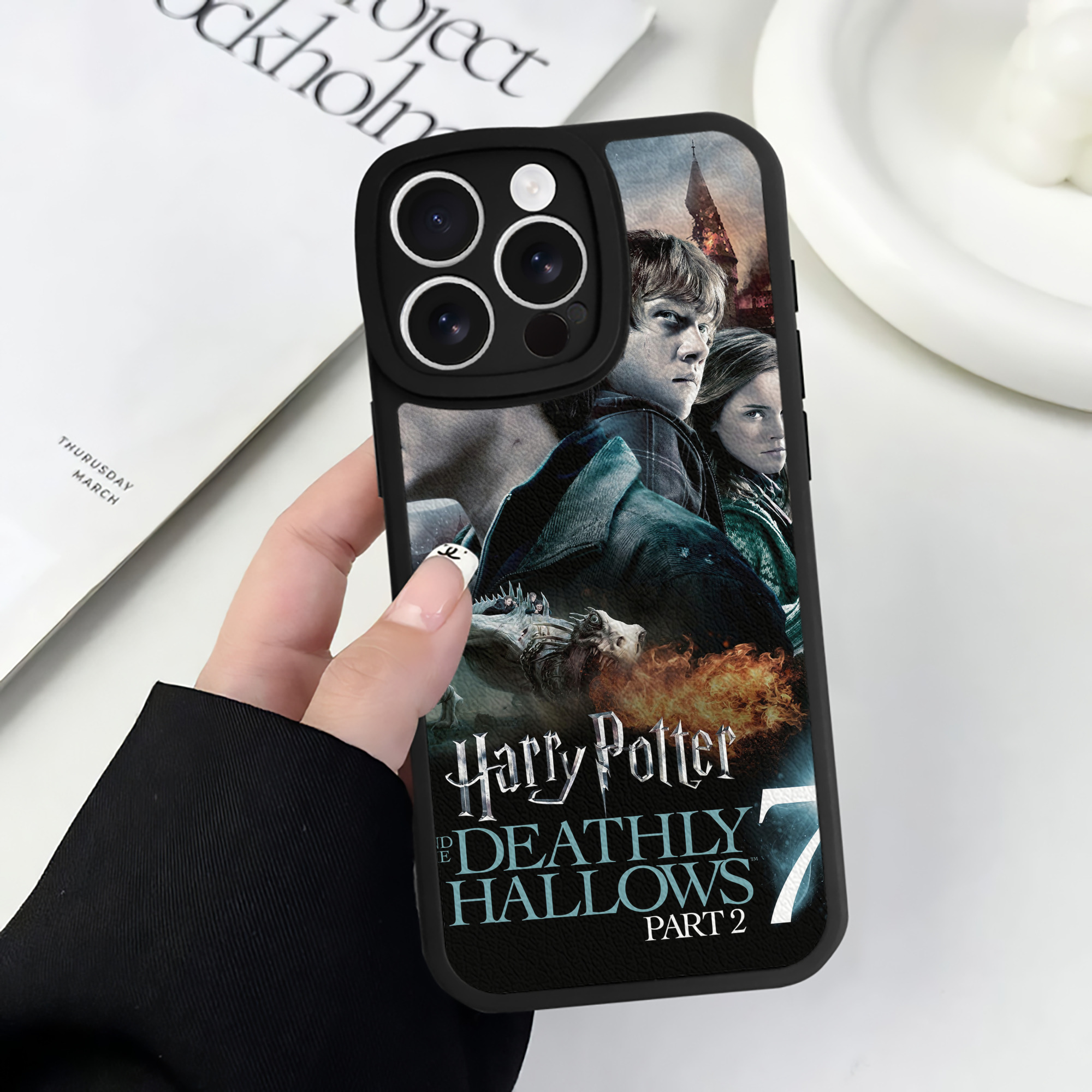 （画像用） Harry Potter ハリー・ポッターシリーズ 【iPhone 16シリーズ対応】シリコンスマホケース（レザー調） 材質：シリコン